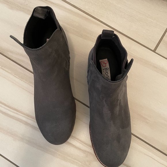 BLONDO Waterproof Bootie Dark Grey Suede - Picture 9 of 9